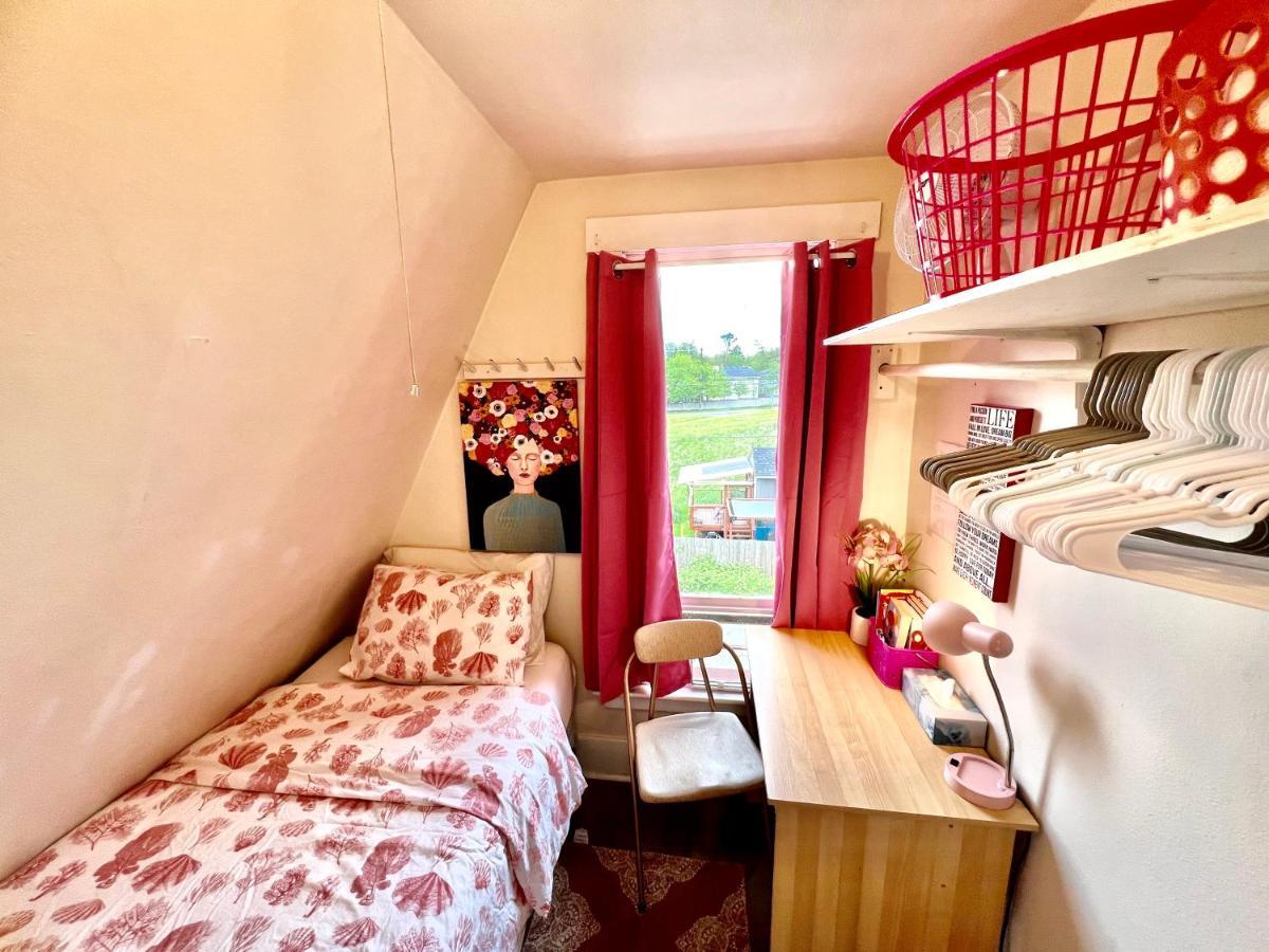 Private Room Tiny With Shared Bathroom Near Seatac Airport And Downtown ซีแอตเทิล ภายนอก รูปภาพ