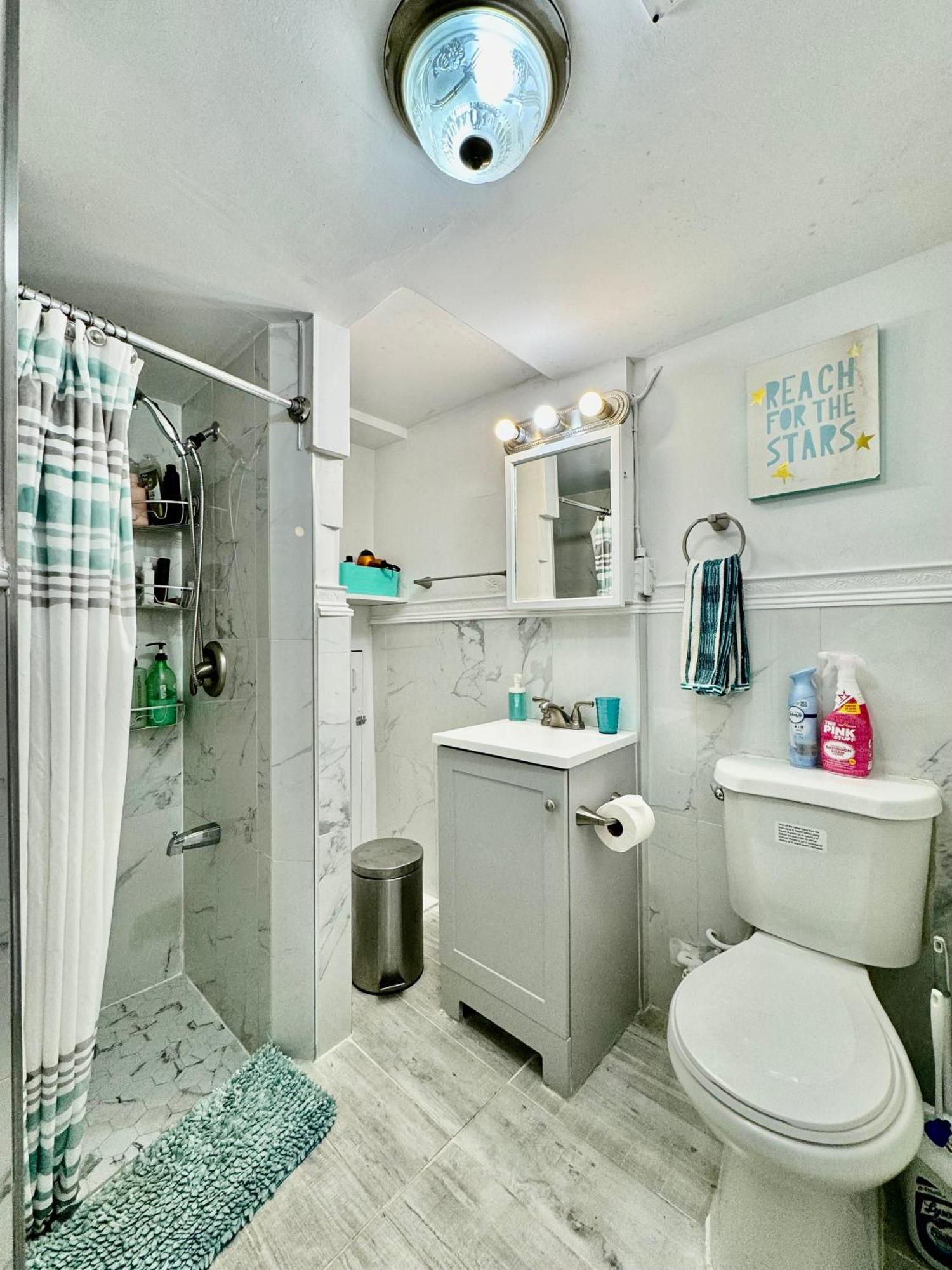 Private Room Tiny With Shared Bathroom Near Seatac Airport And Downtown ซีแอตเทิล ภายนอก รูปภาพ